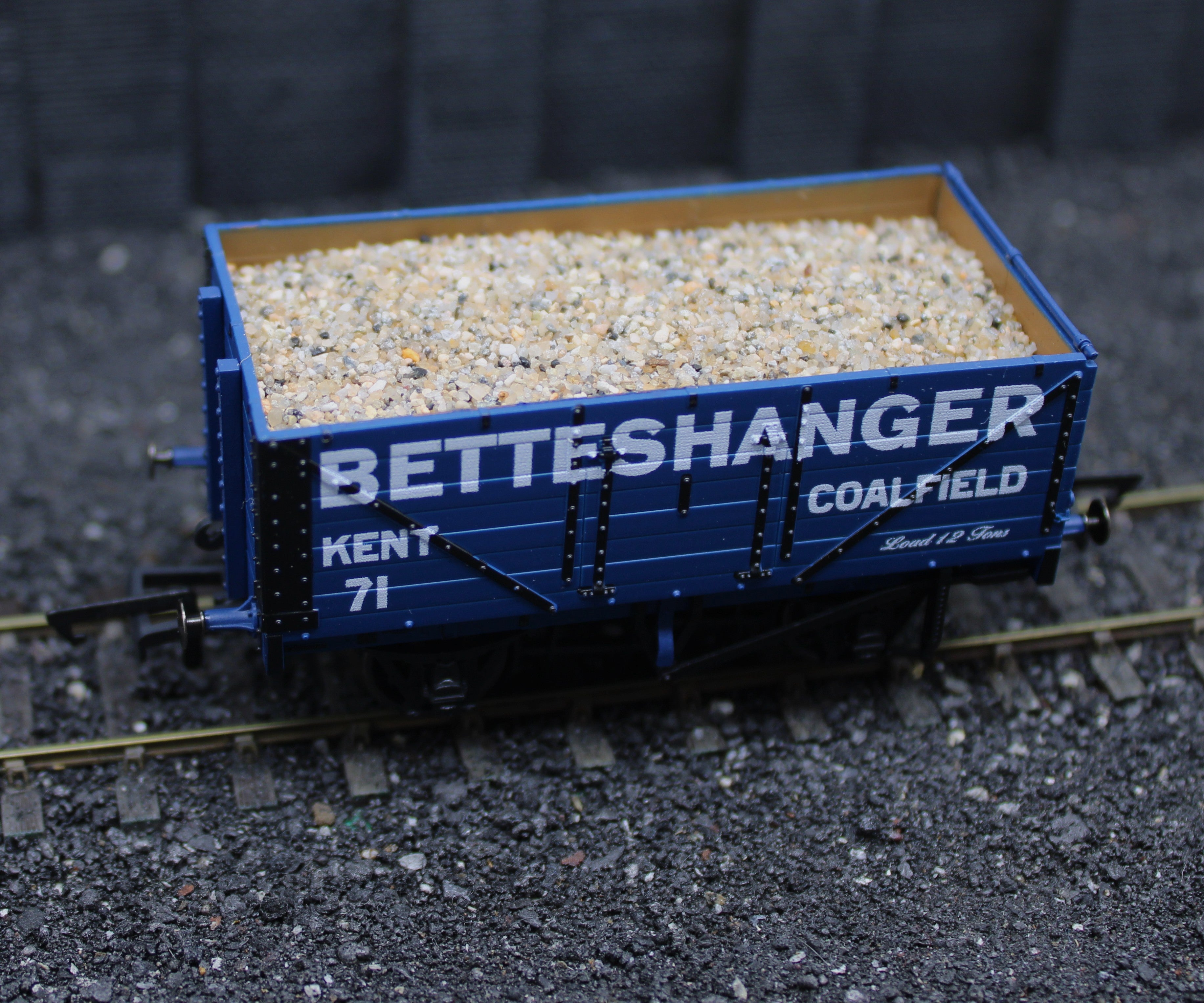 Wagon Load - Brown / Grey Ballast