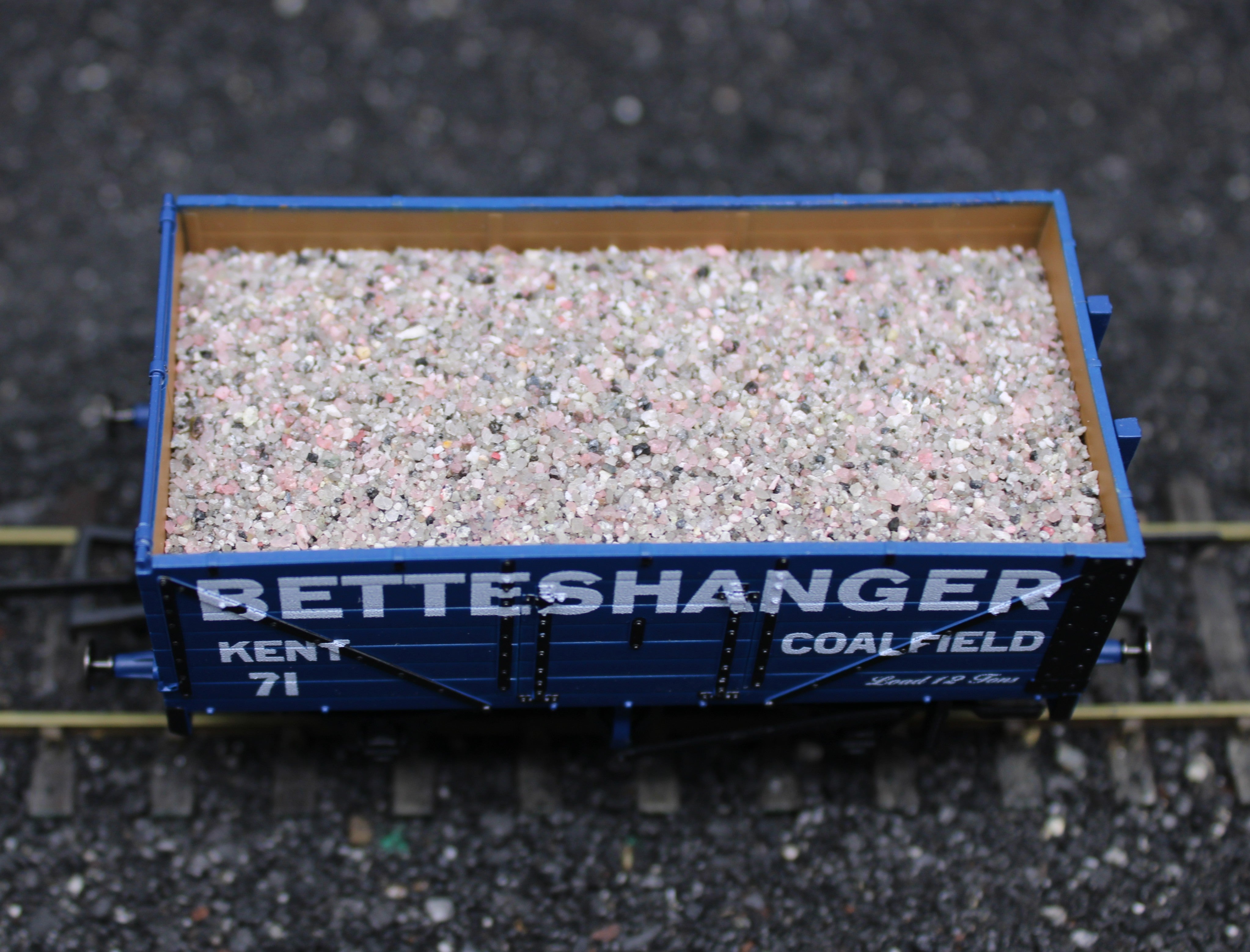 Wagon Load - Pink / Grey Ballast